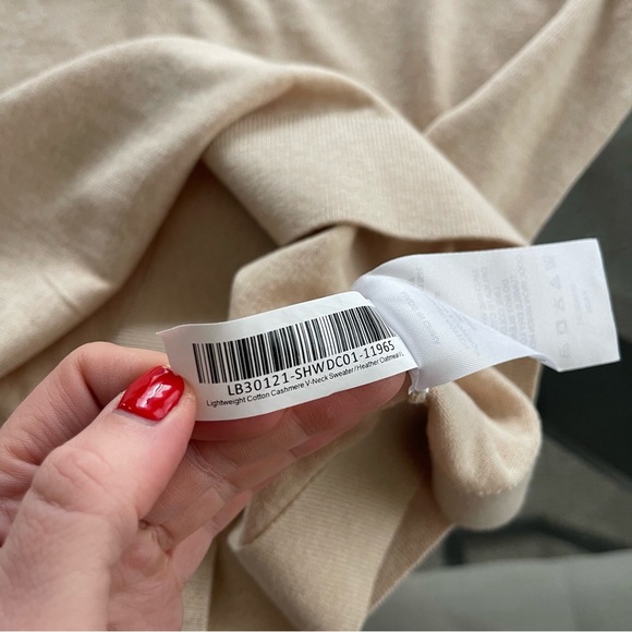 Quince Lightweight Cotton Cashmere V-Neck Sweater Heather Oatmeal Size L Capsule - Picture 9 of 9